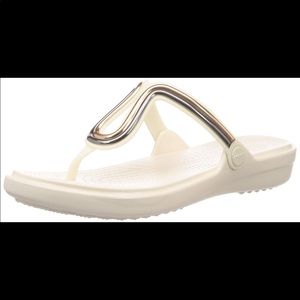 Crocs Women's Sanrah Metal Block Flat Flip Flop